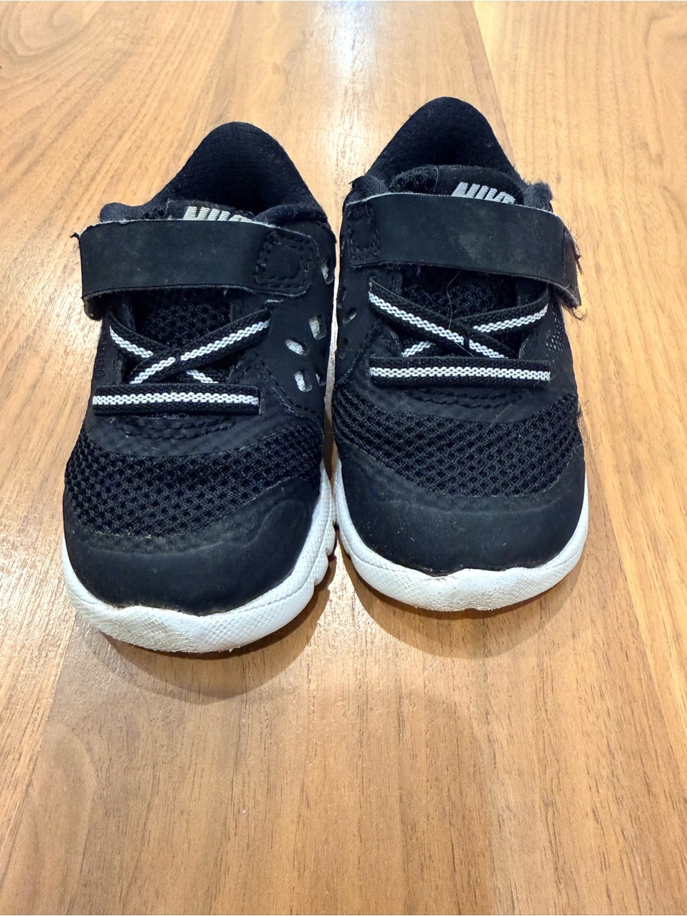 Nike Toddler Baby Black Sneakers with White Soles size 3
